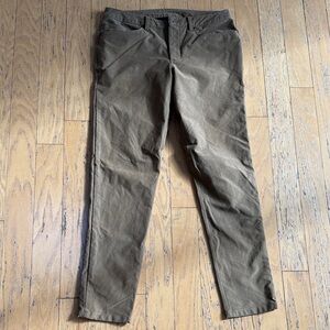 lululemon athletica Men's Tan Chinos size 33 x 34 - last pics show truer color